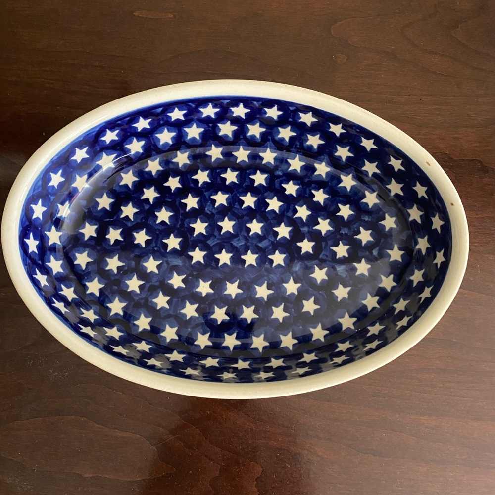 Boleslawiec Polish Pottery, Oval Baking Dish in the Stars and Stripes Pattern - Picture 2 of 7